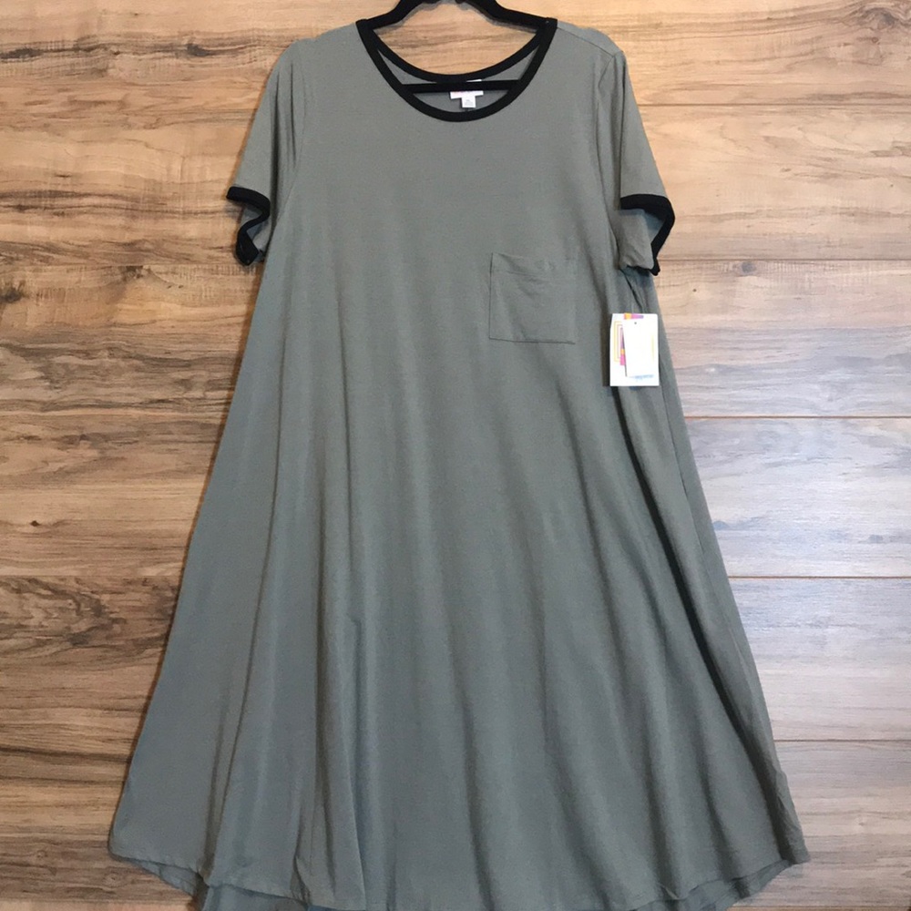 XL Lularoe Carly Dress- Fits Size 12-16
